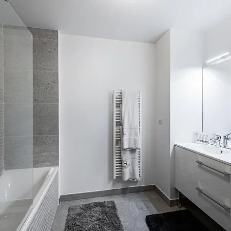 Silver - C - 4 Pieces Pour 5 Personnes 124 Apartment